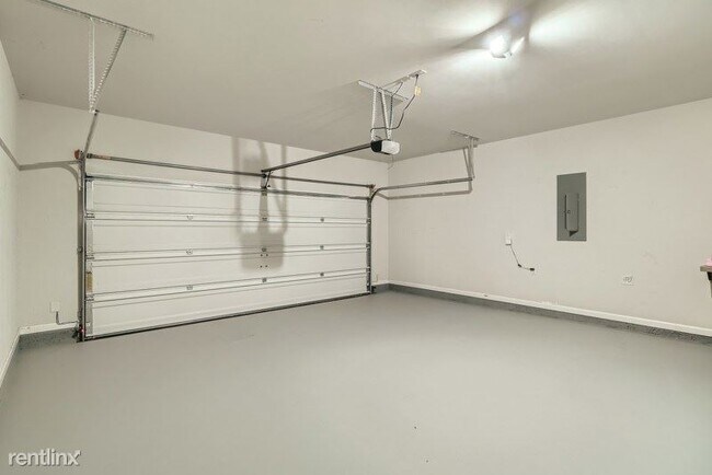 Building Photo - 4 br, 2.5 bath House - 6410 Country Lake R...