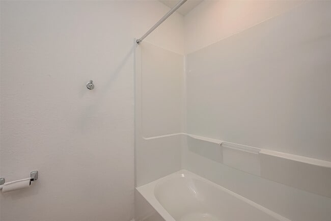 Building Photo - 18111 Robin Creek Dr