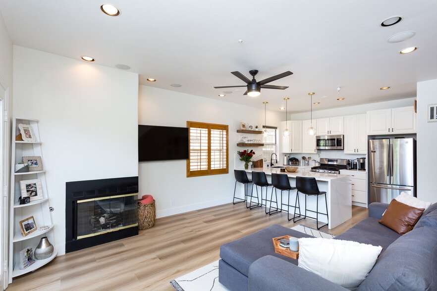 Building Photo - 919 W Lewis St