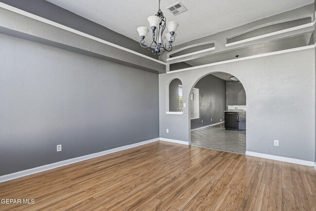 Building Photo - 305 De Palma Pl