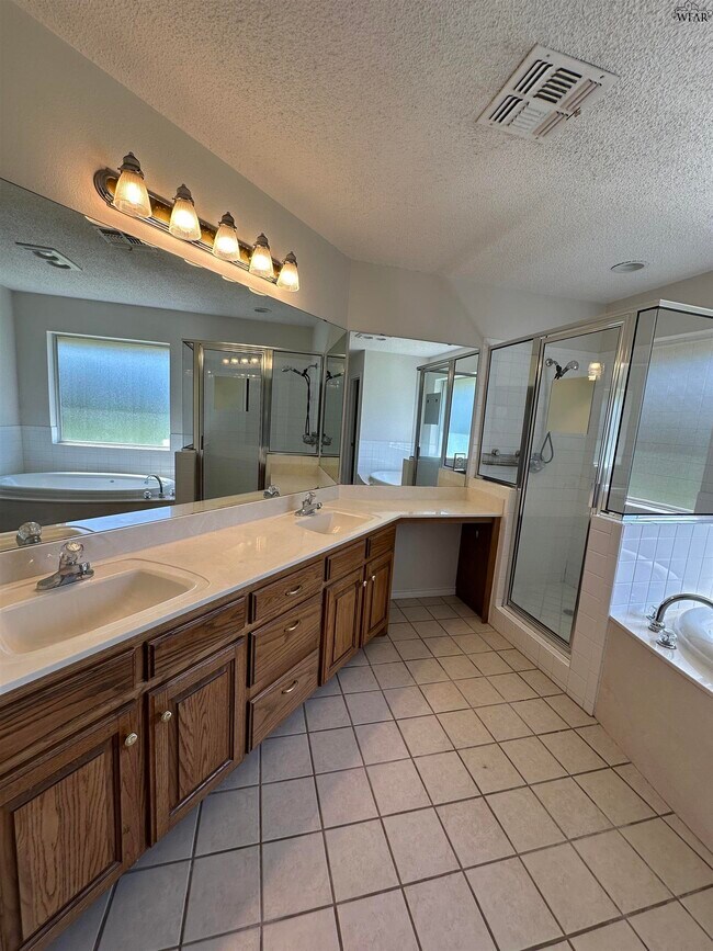 Building Photo - 3028 Whitehall Ln
