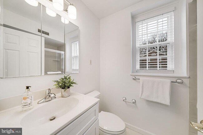 Building Photo - 3701 39th St NW