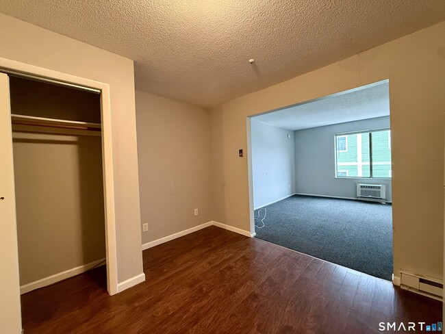 Building Photo - 289 Main Ave