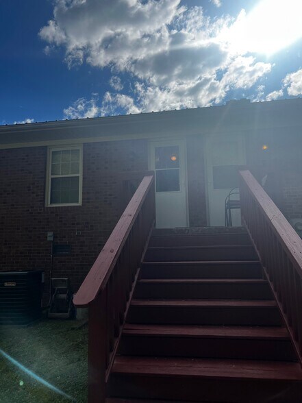 Back Porch Bottom - 176 Hardwood Ln