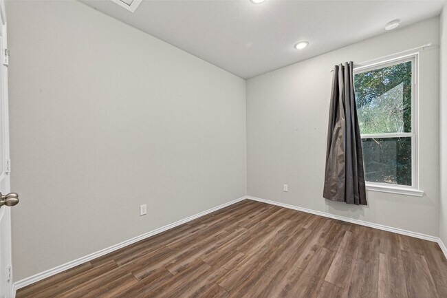 Building Photo - 12004 Canal St