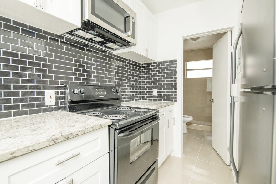 Primary Photo - 1046 Foster Rd