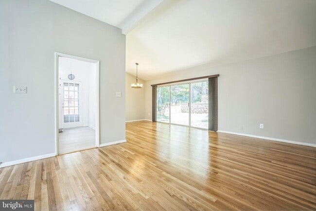 Building Photo - 7826 Glenister Dr