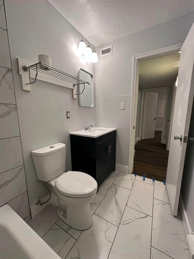 Building Photo - 1951 N Meridian Rd