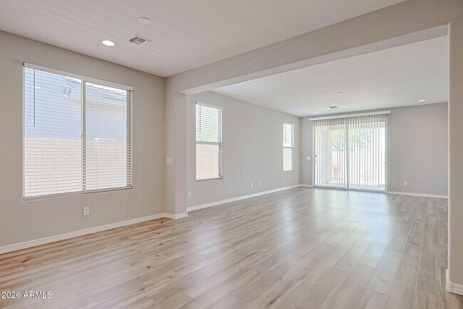 Building Photo - 9018 W San Miguel Ave