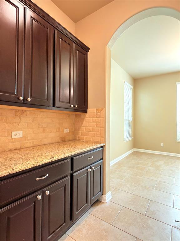 Building Photo - 404 Dry Gulch Bend