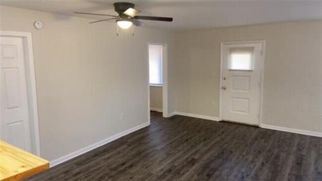 Building Photo - AFFORDABLE AND COMFORTABLE