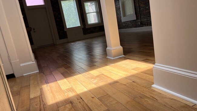 Building Photo - 703 N 4th St