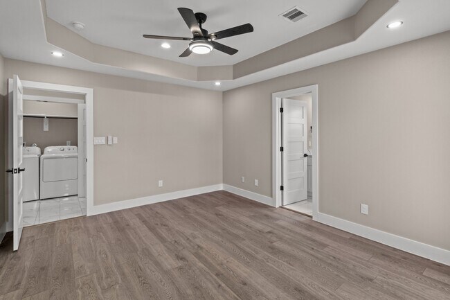 Building Photo - 7927 Colonial Ln