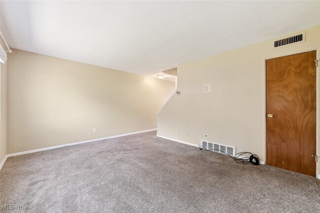 Building Photo - 215 Dalepark Dr