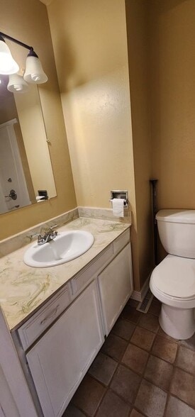 Building Photo - 188 Paris Cir