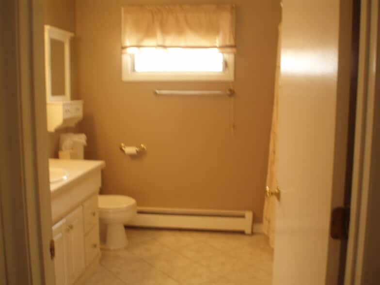 Bathroom/Laundry - 5 Norton Way