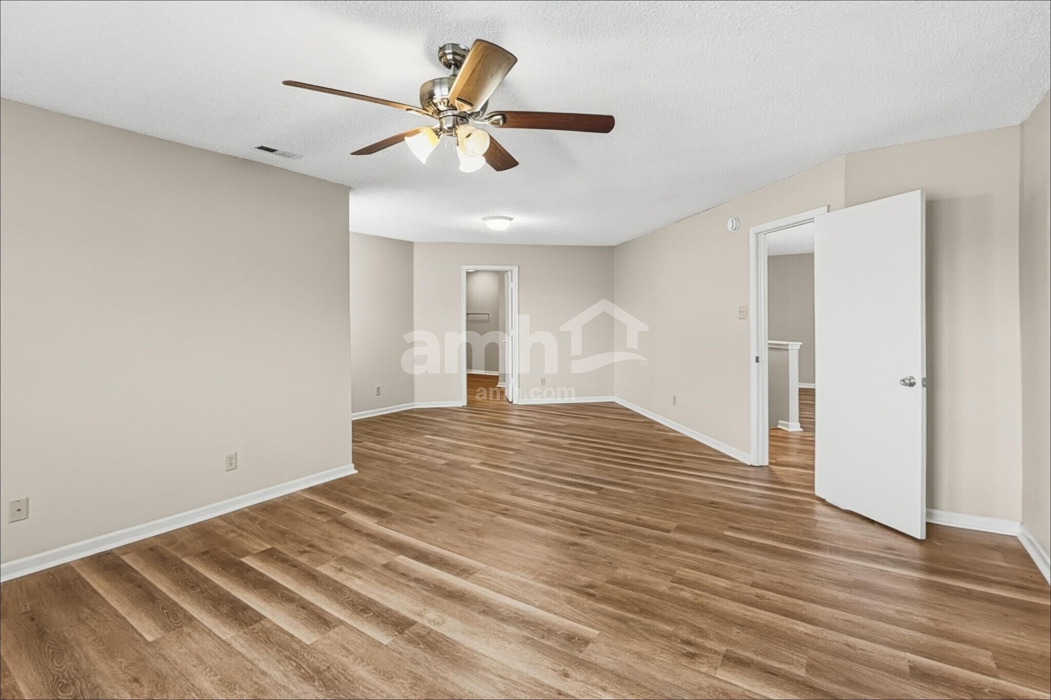 Building Photo - 2324 Shadowbrook Dr