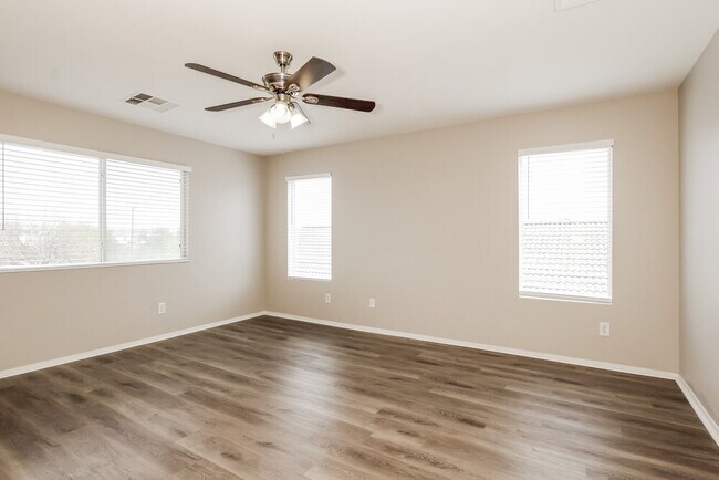 Building Photo - 1626 E Aspen Ave