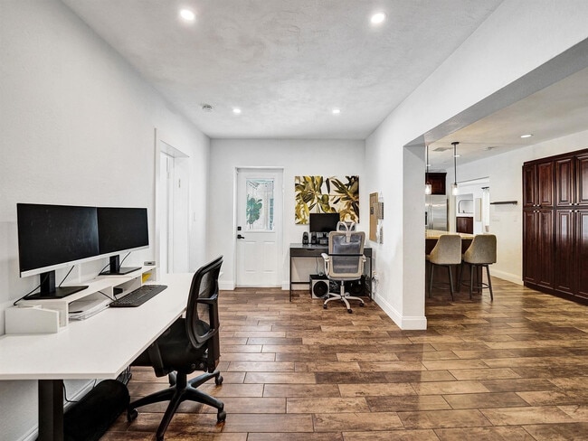 Building Photo - 4960 SW 89th Ave