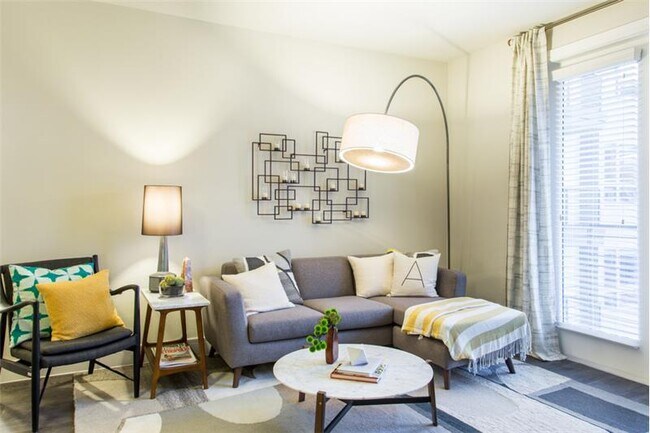 Building Photo - 1623 E 6th St