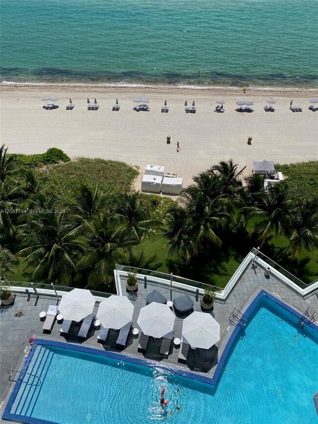 Building Photo - 17001 Collins Ave