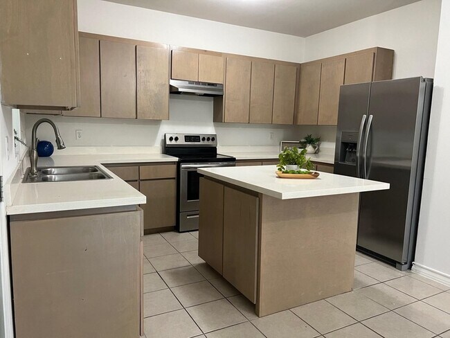 Building Photo - 1511 Don Camilo Blvd