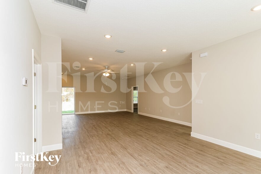 Building Photo - 3171 Fergus Ave