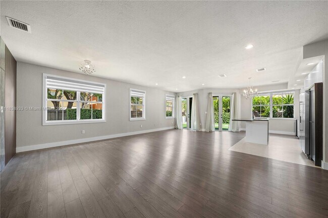 Building Photo - 8555 NW 111th Ct