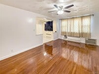 Building Photo - 1043 E 57th St