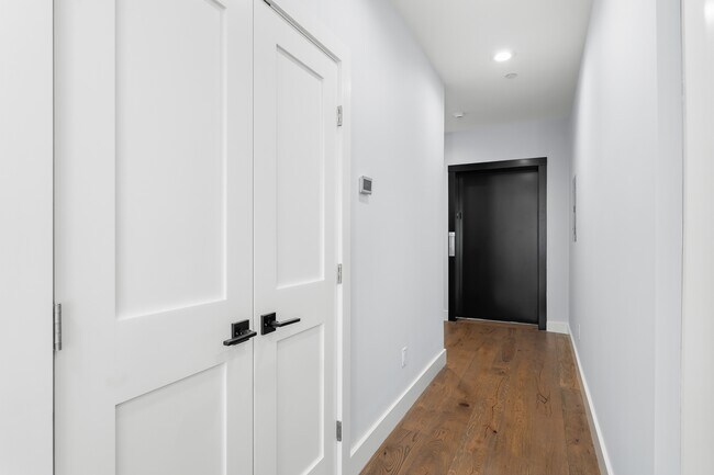 Building Photo - 3850 Washington St