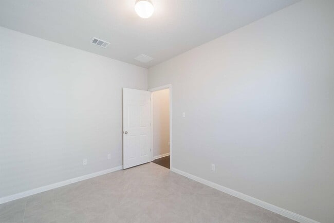 Building Photo - 5912 Wolf Pack Dr
