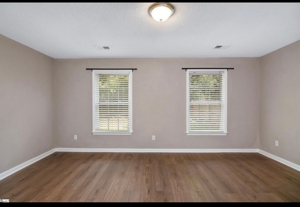 Building Photo - 27 Sweetland Ct