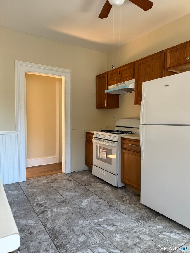 Building Photo - 140 Hillside Ave