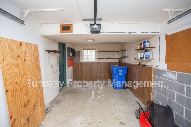 Building Photo - 57 Lady Diana Cir