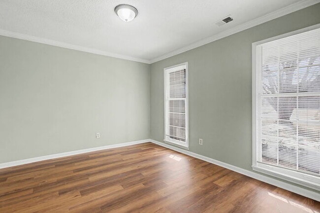 Building Photo - YOU DON'T WANT TO MISS THIS ONE!!!! SECTION 8 WELCOMED !!!!!