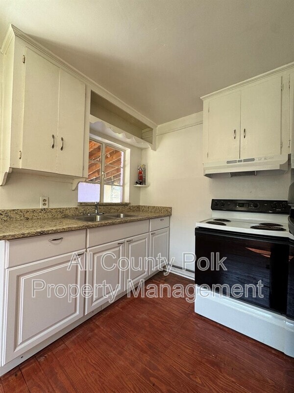 Building Photo - 745 E Valencia St