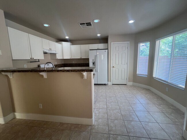 Building Photo - RENOVATED HOME IN GATED SUMMERLIN COMMUNITY!