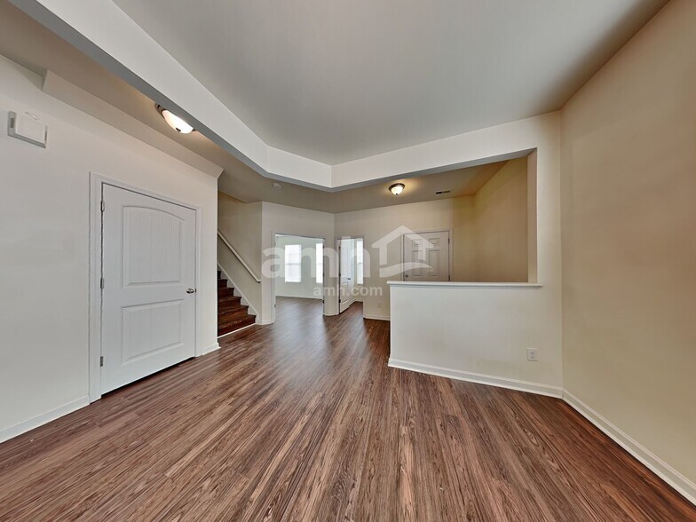 Building Photo - 4483 Middletown Dr