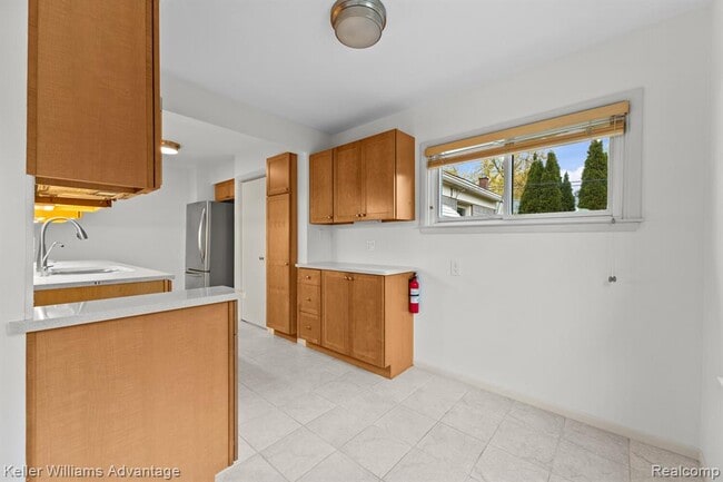 Building Photo - 4516 Robinwood Ave