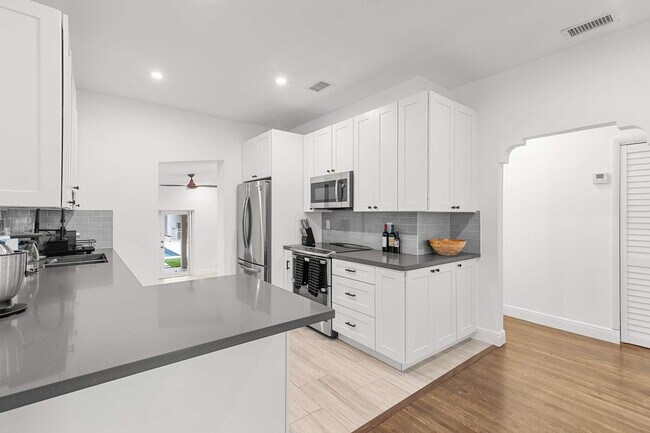 Building Photo - 443 NE 71st St