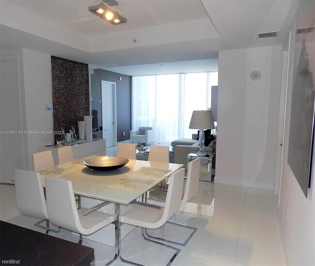 Building Photo - 2 br, 2.5 bath Condo - 18201 Collins Ave A...