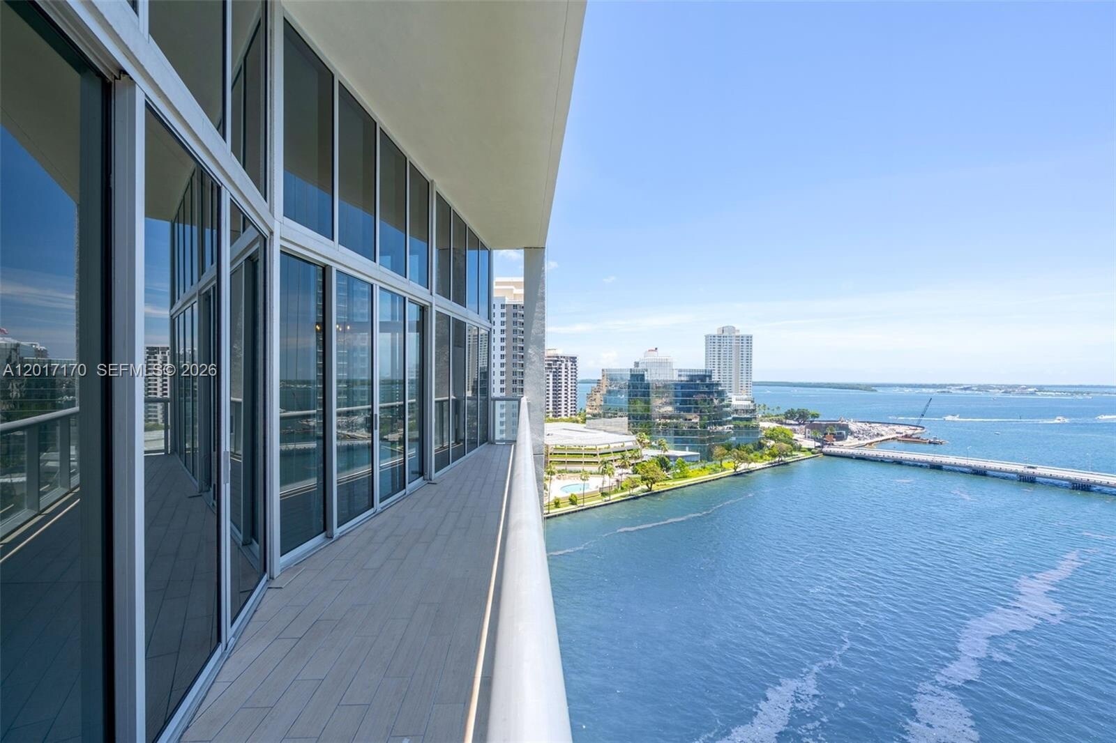Building Photo - 495 Brickell Ave