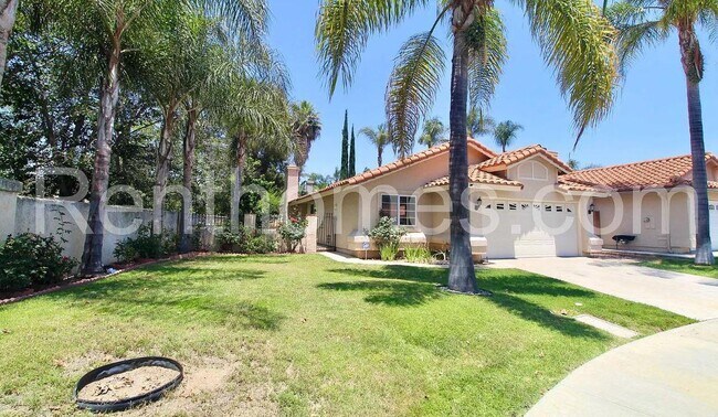 Building Photo - 1260 Corte Famosa