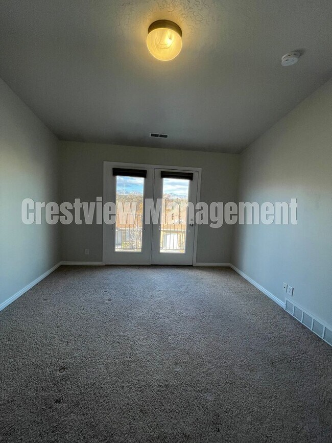 Building Photo - Charming 3-Bedroom Townhome with Garage in Sandy