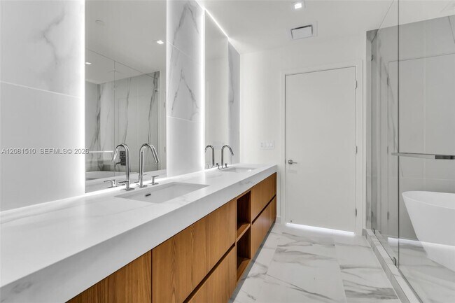 Building Photo - 1400 Biscayne Blvd