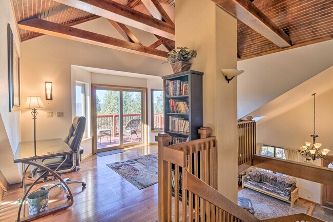 Building Photo - 1131 Pine Ridge Rd