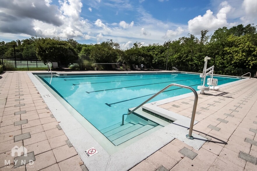 Building Photo - 723 Stonewyk Way