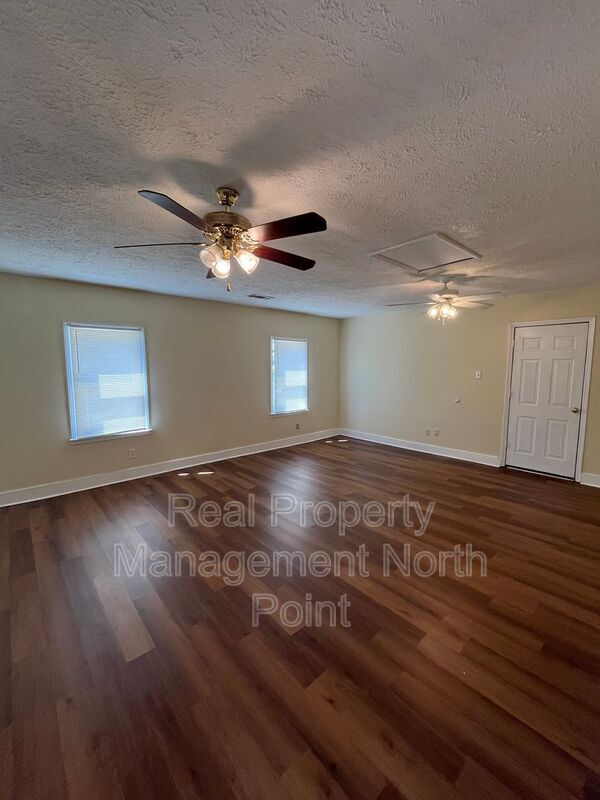 Building Photo - 3004 Kenville Ln