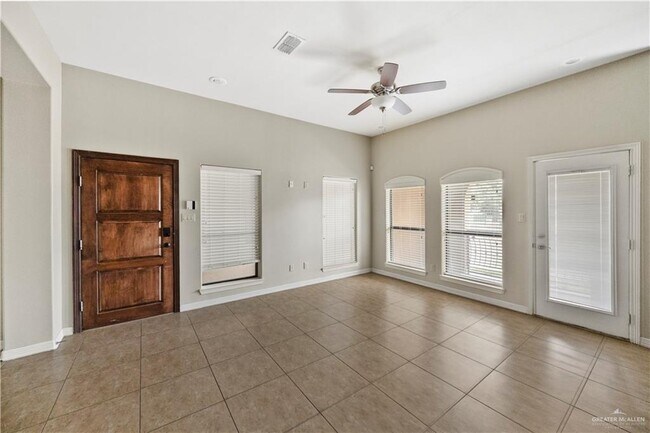 Building Photo - 2715 Mimosa St