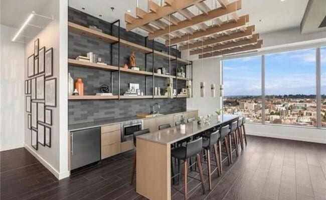 Building Photo - Downtown Seattle Modern Studio